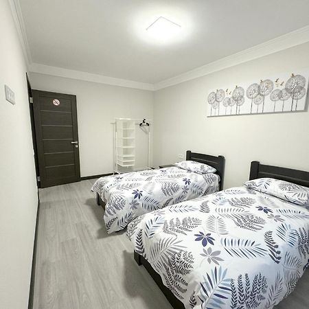 Artal Apartment On Obolonskyi Avenue 16 Kiev Bagian luar foto