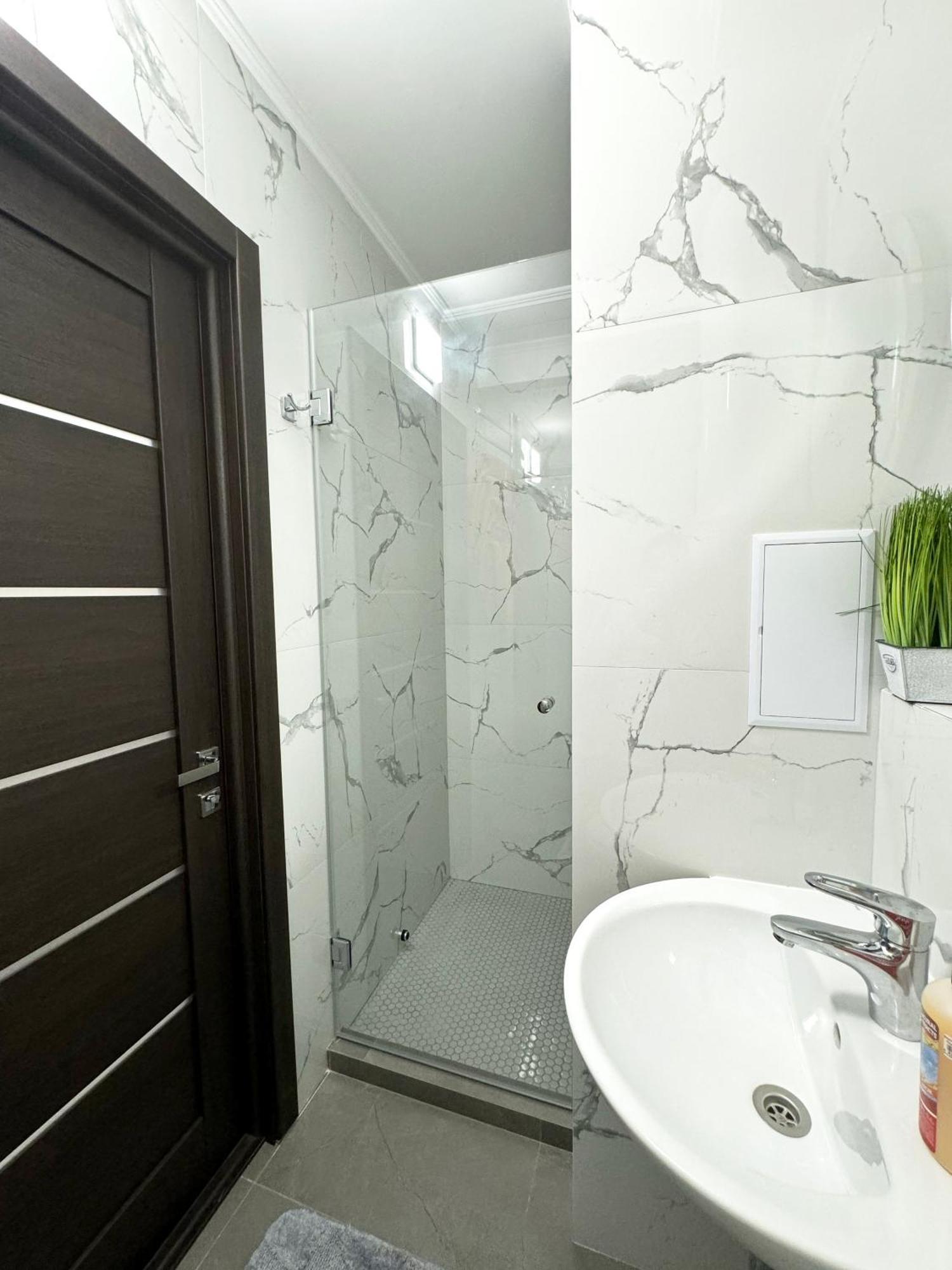 Artal Apartment On Obolonskyi Avenue 16 Kiev Bagian luar foto