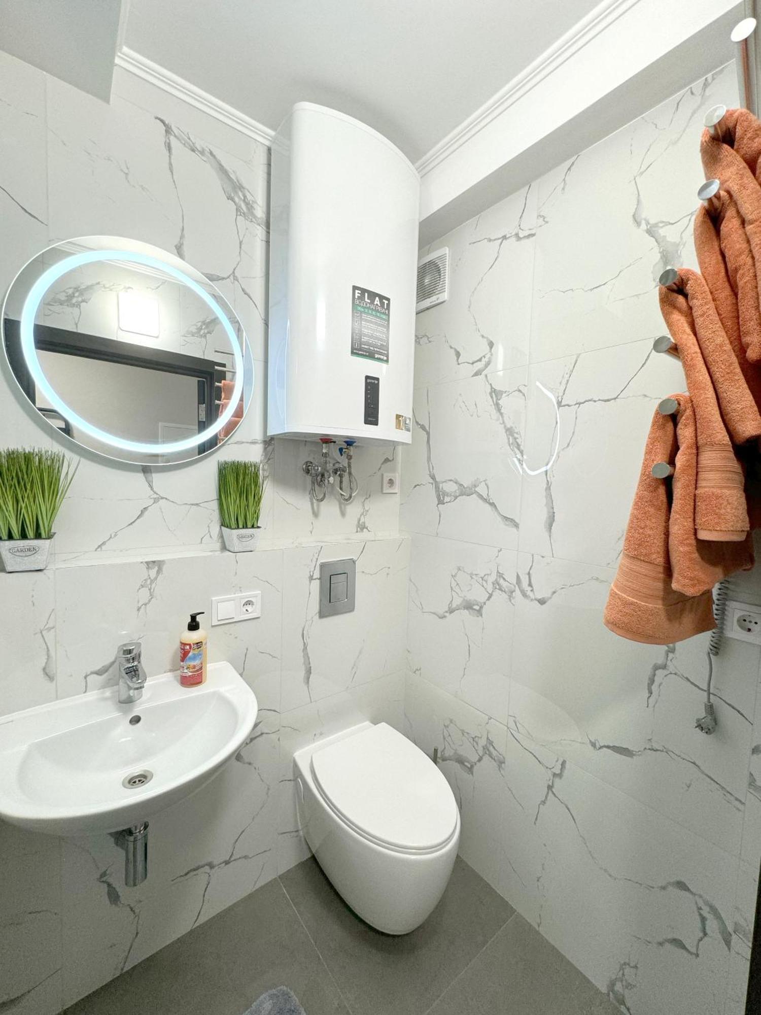 Artal Apartment On Obolonskyi Avenue 16 Kiev Bagian luar foto